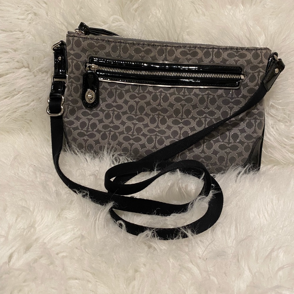❤️Coach black/ silver crossbody.